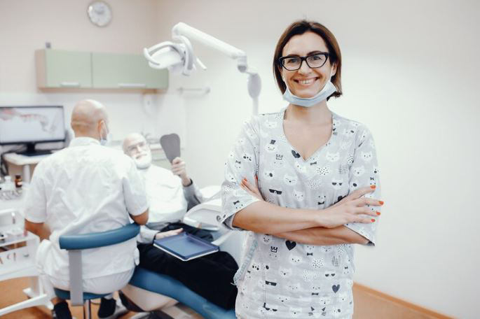 Como funciona a lente de contato nos dentes?
